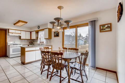 666 Stuart Dr, Carol Stream, IL 60188 photo 9