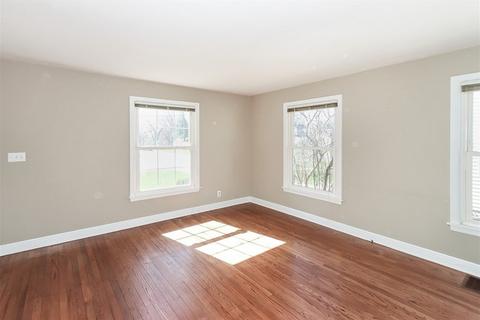 412 Miller Dr, Elgin, IL 60123 photo 3