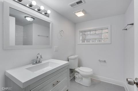 561 E 103rd Pl, Chicago, IL 60628 photo 12
