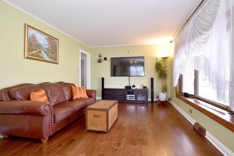 2155 Chase Ave, Des Plaines, IL 60018 photo 5