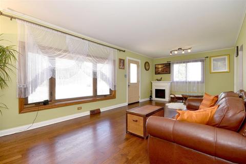 2155 Chase Ave, Des Plaines, IL 60018 photo 4