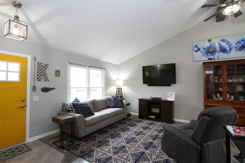 1716 Pleasant Ave, Mchenry, IL 60050 photo 4