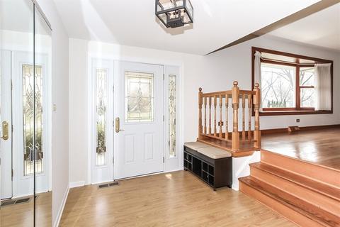 4110 Ohare Dr, Hoffman Estates, IL 60192 photo 2