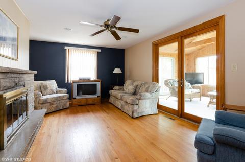 149 Thomas More Dr, Elgin, IL 60123 photo 4