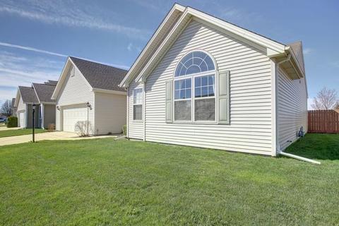809 Chickory Dr, Champaign, IL 61822 photo 2