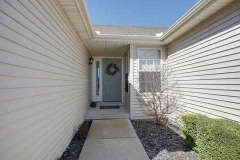 809 Chickory Dr, Champaign, IL 61822 photo 4