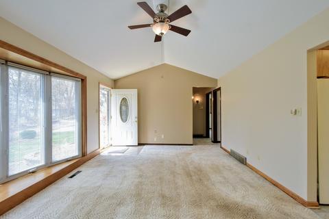 1106 Acre Ln, Johnsburg, IL 60051 photo 5