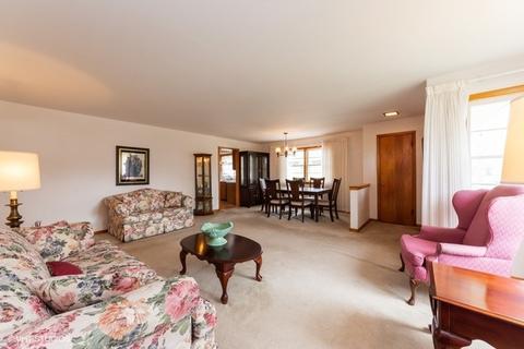 816 Walter Ave, Des Plaines, IL 60016 photo 3