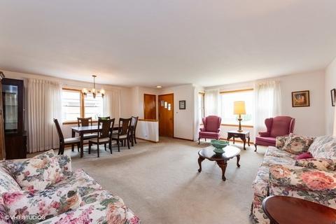 816 Walter Ave, Des Plaines, IL 60016 photo 2