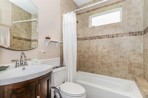 430 W Oneida Ave, Bartlett, IL 60103 photo 16