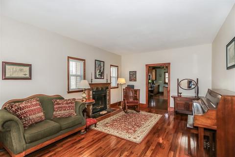 430 W Oneida Ave, Bartlett, IL 60103 photo 3