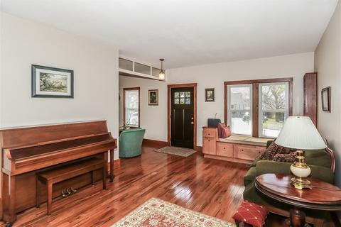 430 W Oneida Ave, Bartlett, IL 60103 photo 5