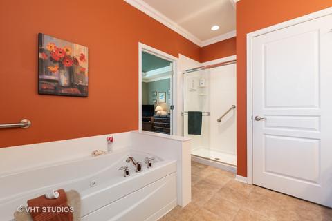 815 Rambling Brook Cir, Elgin, IL 60124 photo 17