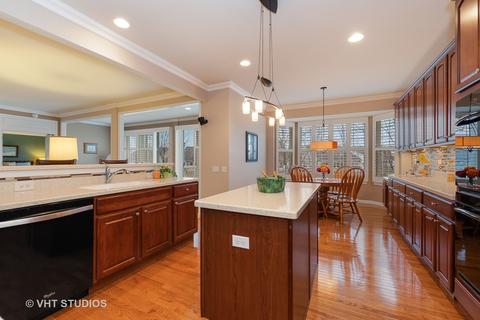 815 Rambling Brook Cir, Elgin, IL 60124 photo 13