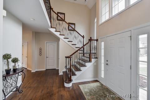 948 Riverstone Dr, Aurora, IL 60502 photo 2
