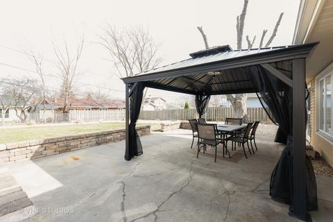 2037 Greenfield Rd, Hoffman Estates, IL 60169 photo 10