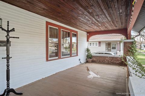 340 Wheelock St, Elgin, IL 60123 photo 2
