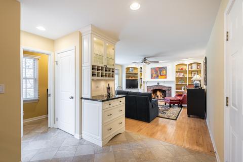 1557 Surrey Dr, Wheaton, IL 60189 photo 6