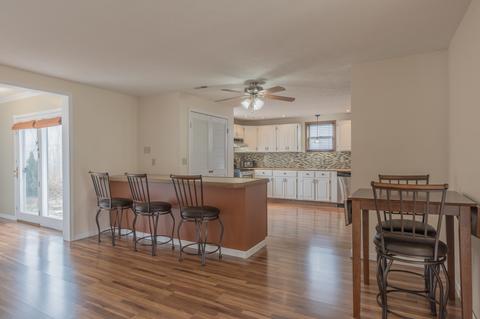 107 E Columbia St, Danvers, IL 61732 photo 4