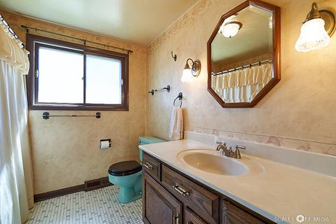 230 Dulles Rd, Des Plaines, IL 60016 photo 11