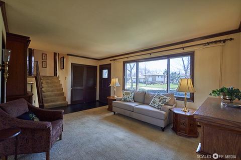 230 Dulles Rd, Des Plaines, IL 60016 photo 2