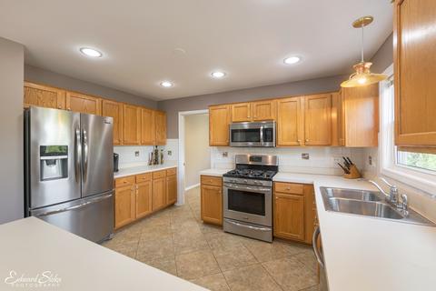 50 S Oakleaf Rd, Algonquin, IL 60102 photo 4