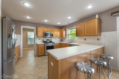 50 S Oakleaf Rd, Algonquin, IL 60102 photo 5