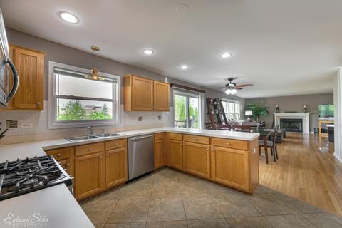 50 S Oakleaf Rd, Algonquin, IL 60102 photo 7