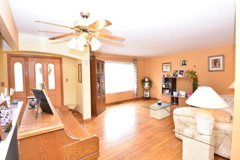 522 Isa Dr, Wheeling, IL 60090 photo 2