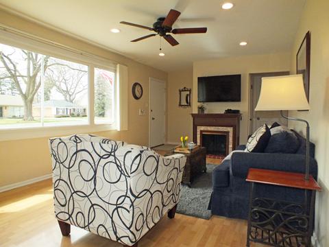 843 E Grant Dr, Des Plaines, IL 60016 photo 5