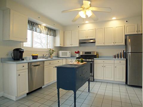 843 E Grant Dr, Des Plaines, IL 60016 photo 10