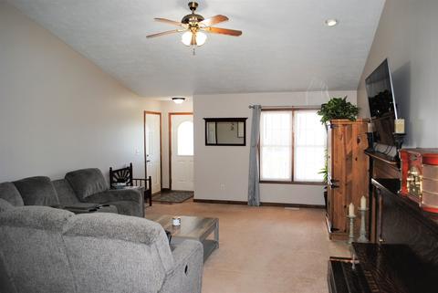 405 Sunset Dr, Colfax, IL 61728 photo 3