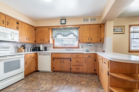 17600 Maple St, Lansing, IL 60438 photo 8