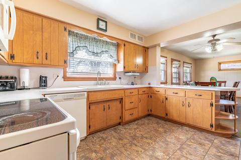 17600 Maple St, Lansing, IL 60438 photo 9