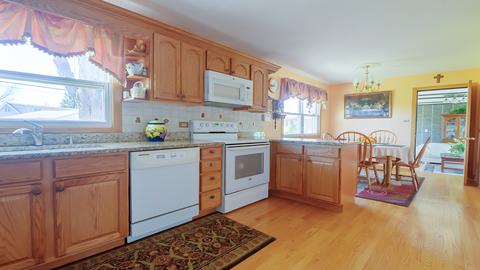 8948 Olympic Dr, Bridgeview, IL 60455 photo 3