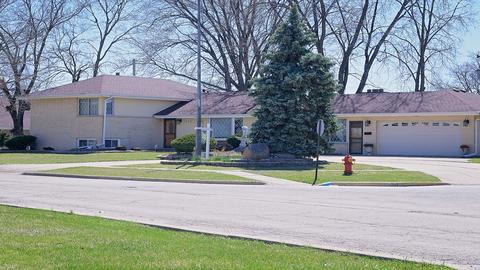 8948 Olympic Dr, Bridgeview, IL 60455 photo 2