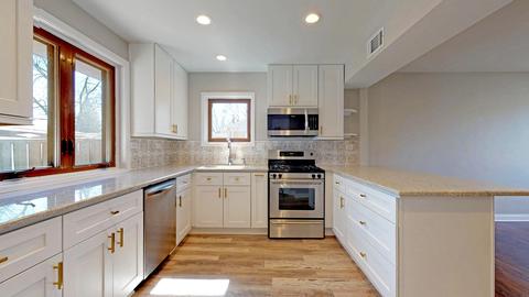 2645 Eisenhower Dr, Des Plaines, IL 60018 photo 5