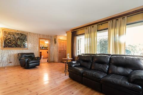 8831 Forestview Rd, Evanston, IL 60203 photo 3