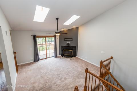 976 Ascot Dr, Elgin, IL 60123 photo 3