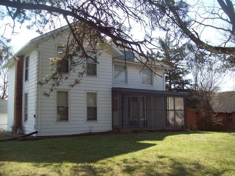 202 Fifth St, Walnut, IL 61376 photo 1