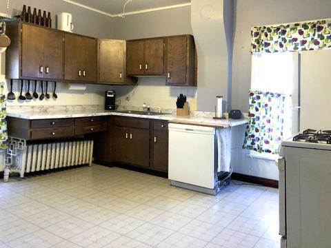 555 S State St, Elgin, IL 60123 photo 4