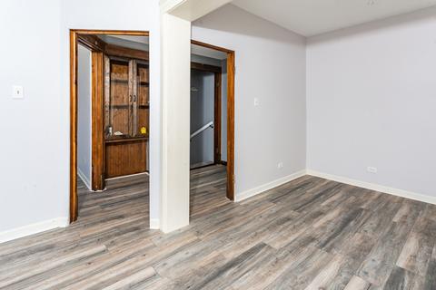 1427 E 69th Pl, Chicago, IL 60637 photo 2