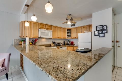 30 Elm St #19E, Chicago, IL 60611 photo 7