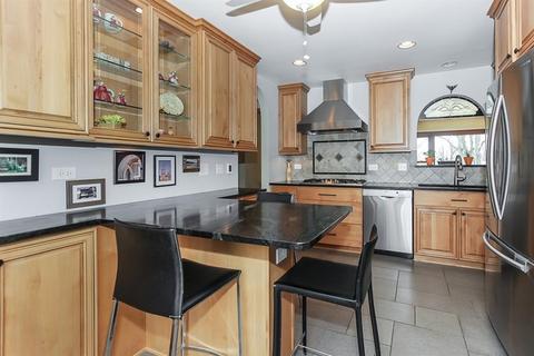 1140 Crestview Dr, Elgin, IL 60123 photo 5