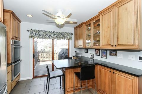 1140 Crestview Dr, Elgin, IL 60123 photo 4