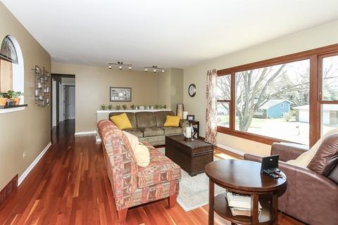 1140 Crestview Dr, Elgin, IL 60123 photo 3