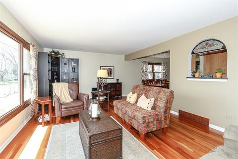 1140 Crestview Dr, Elgin, IL 60123 photo 2
