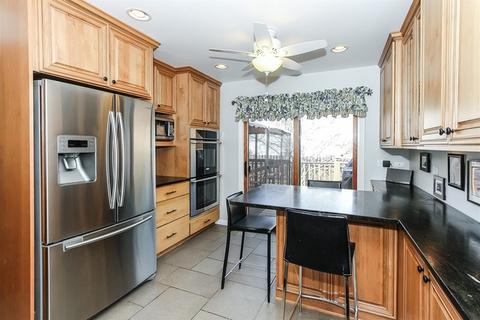 1140 Crestview Dr, Elgin, IL 60123 photo 6
