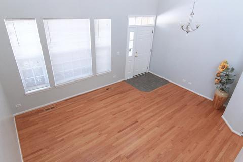 2403 Baldwin Ct, Aurora, IL 60503 photo 4