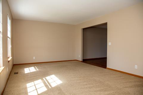 1231 Willowbrook Dr, Belvidere, IL 61008 photo 3
